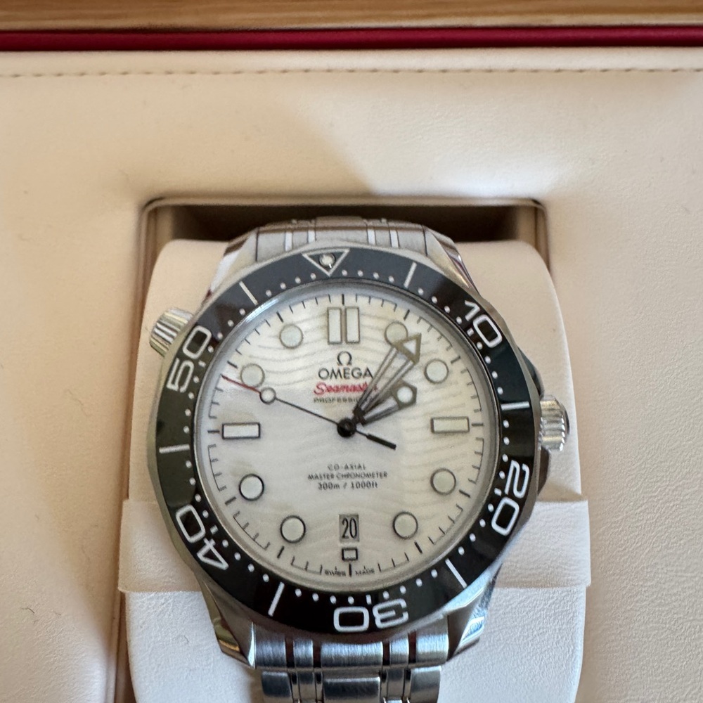 Omega Seamaster Men's Watch - Black and Silver  300 42 mm SS